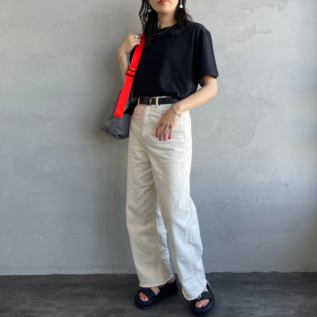 FRUIT OF THE LOOM [フルーツ オブ ザ ルーム] × 中津川吾郎(MIN-NANO) 別注2パックTシャツ [81256900-JF] WHT/BLK &&モデル身長：160cm 着用サイズ：S&&