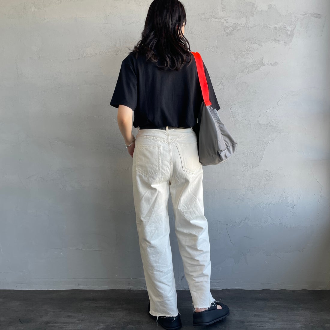 FRUIT OF THE LOOM [フルーツ オブ ザ ルーム] × 中津川吾郎(MIN-NANO) 別注2パックTシャツ [81256900-JF] WHT/BLK &&モデル身長：160cm 着用サイズ：S&&