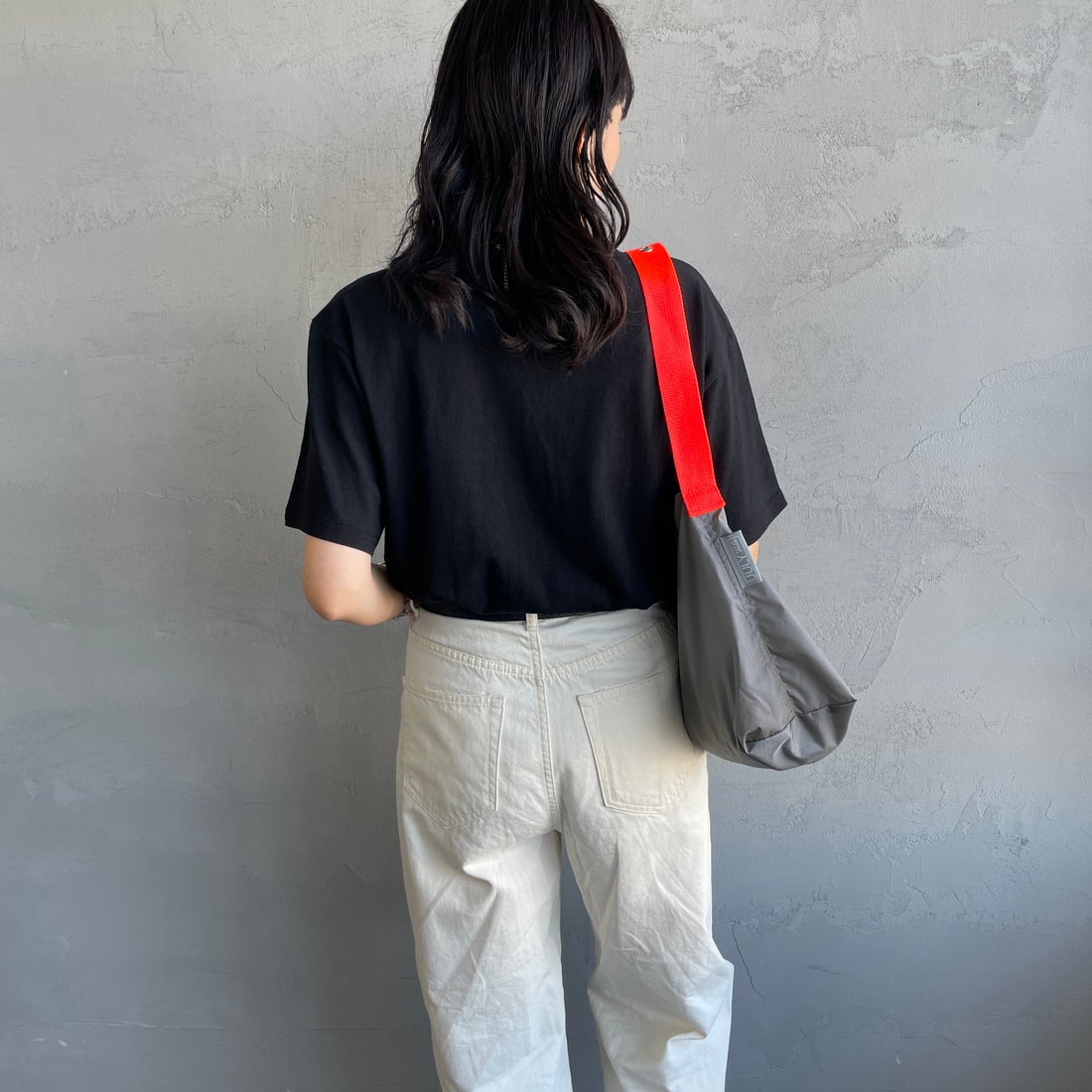 FRUIT OF THE LOOM [フルーツ オブ ザ ルーム] × 中津川吾郎(MIN-NANO) 別注2パックTシャツ [81256900-JF] WHT/BLK &&モデル身長：160cm 着用サイズ：S&&