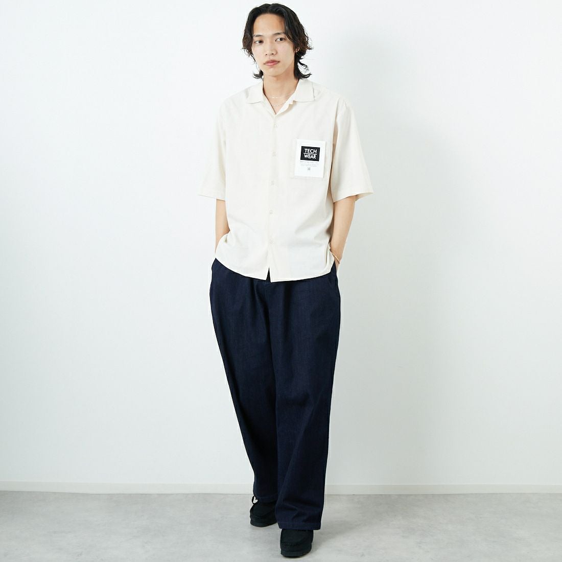 Jeans Factory Clothes [ジーンズファクトリークローズ] テックリネンワンナップカラーシャツ [EPC-53100] 1 IVORY &&モデル身長：179cm 着用サイズ：M&&