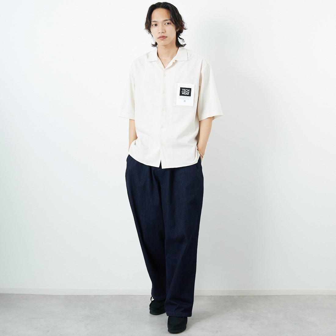 Jeans Factory Clothes [ジーンズファクトリークローズ] テックリネンワンナップカラーシャツ [EPC-53100] 1 IVORY &&モデル身長：179cm 着用サイズ：M&&