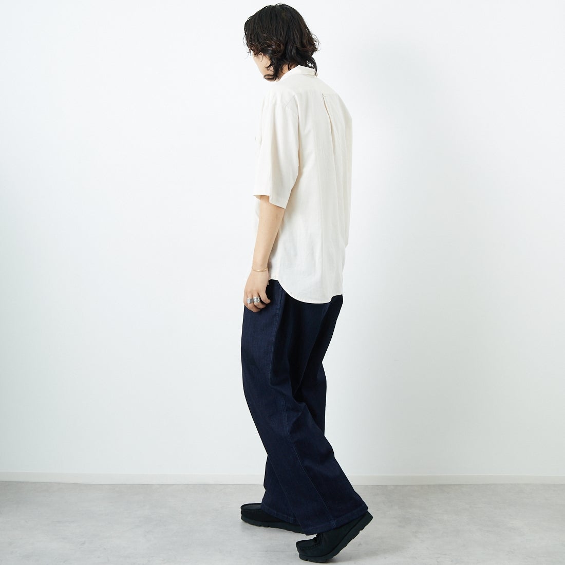 Jeans Factory Clothes [ジーンズファクトリークローズ] テックリネンワンナップカラーシャツ [EPC-53100] 1 IVORY &&モデル身長：179cm 着用サイズ：M&&