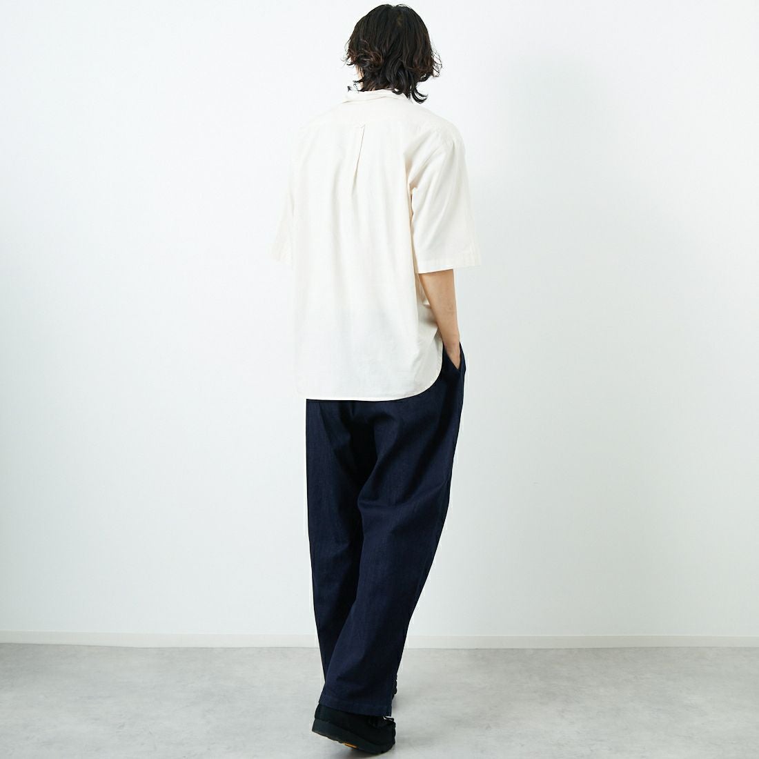 Jeans Factory Clothes [ジーンズファクトリークローズ] テックリネンワンナップカラーシャツ [EPC-53100] 1 IVORY &&モデル身長：179cm 着用サイズ：M&&
