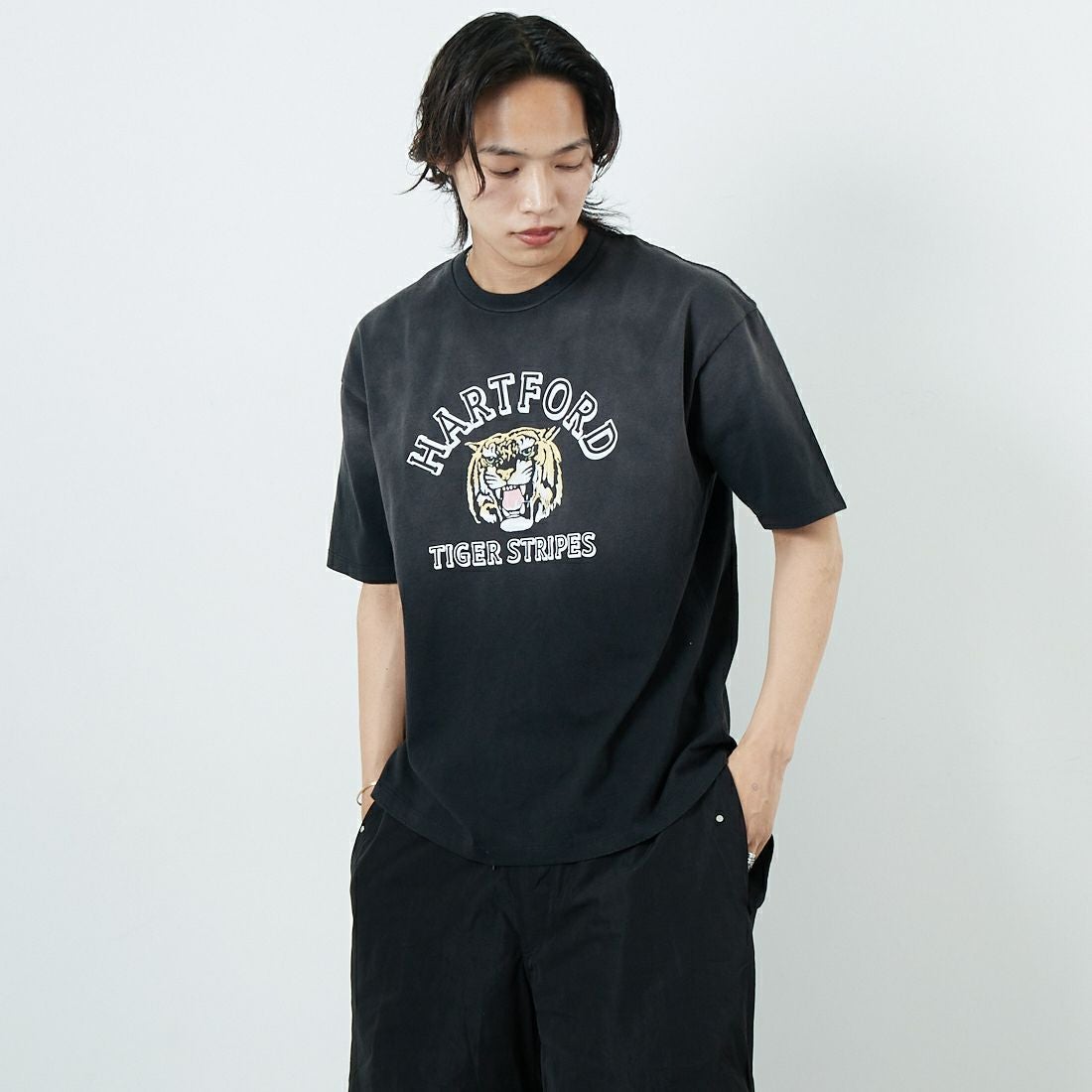 SCREEN STARS [スクリーンスターズ] 別注 サンフェードヴィンテージTシャツ [2522-432IN-JF] C BLACK &&モデル身長：179cm 着用サイズ：M&&