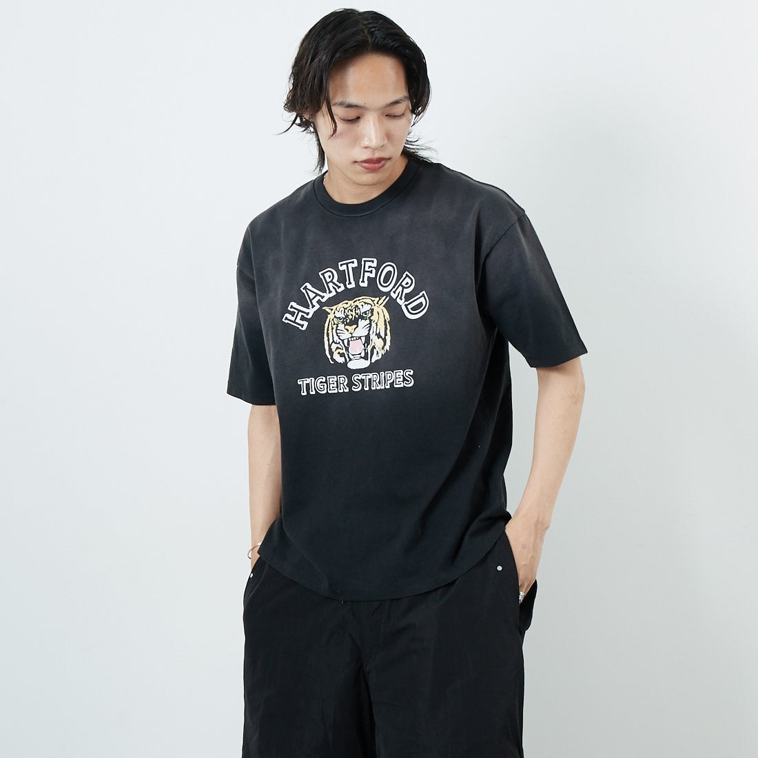 SCREEN STARS [スクリーンスターズ] 別注 サンフェードヴィンテージTシャツ [2522-432IN-JF] C BLACK &&モデル身長：179cm 着用サイズ：M&&