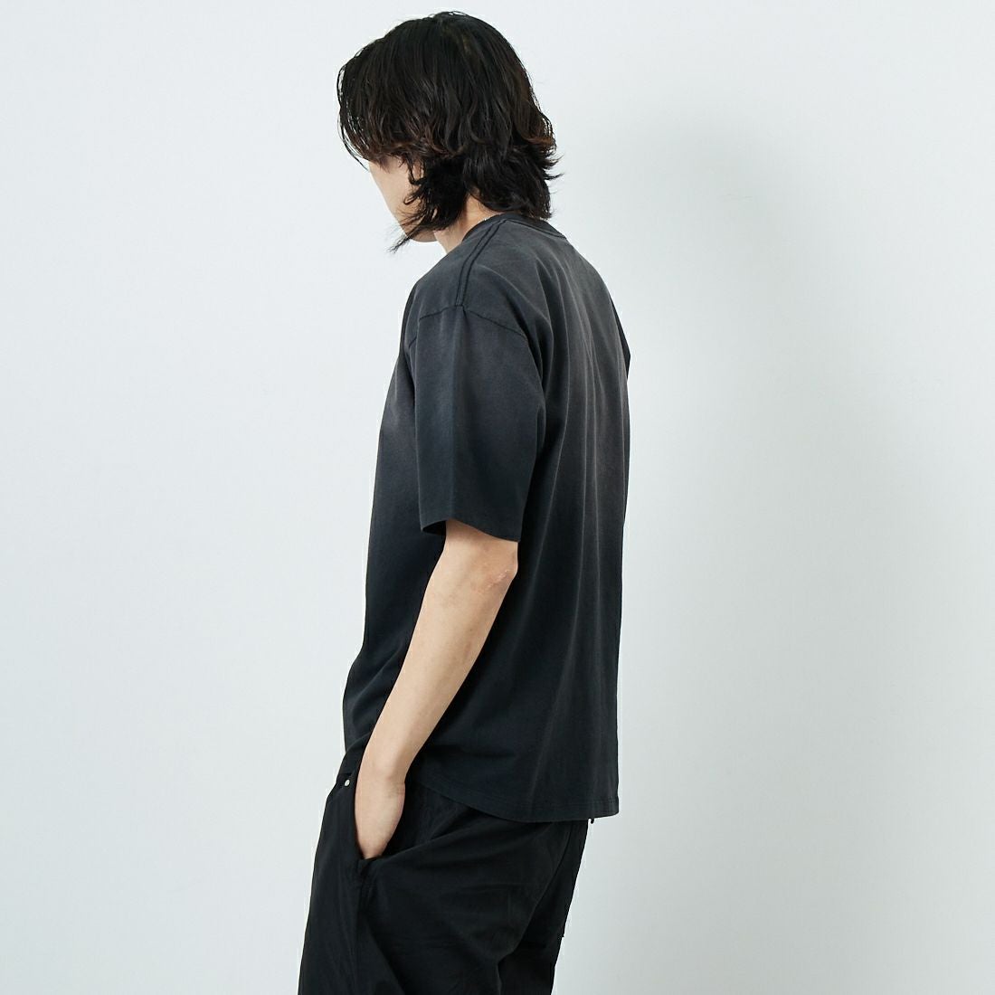 SCREEN STARS [スクリーンスターズ] 別注 サンフェードヴィンテージTシャツ [2522-432IN-JF] C BLACK &&モデル身長：179cm 着用サイズ：M&&