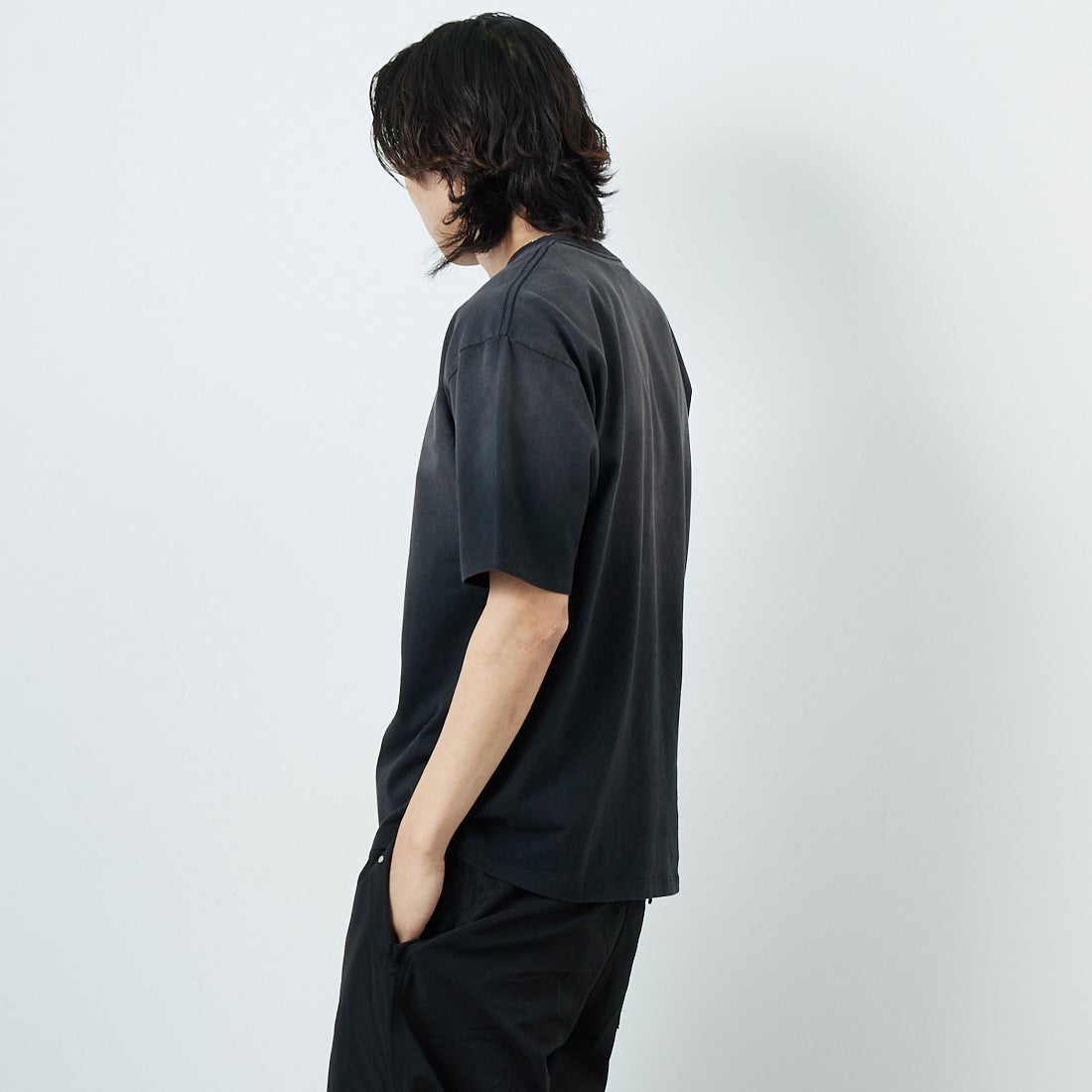 SCREEN STARS [スクリーンスターズ] 別注 サンフェードヴィンテージTシャツ [2522-432IN-JF] C BLACK &&モデル身長：179cm 着用サイズ：M&&