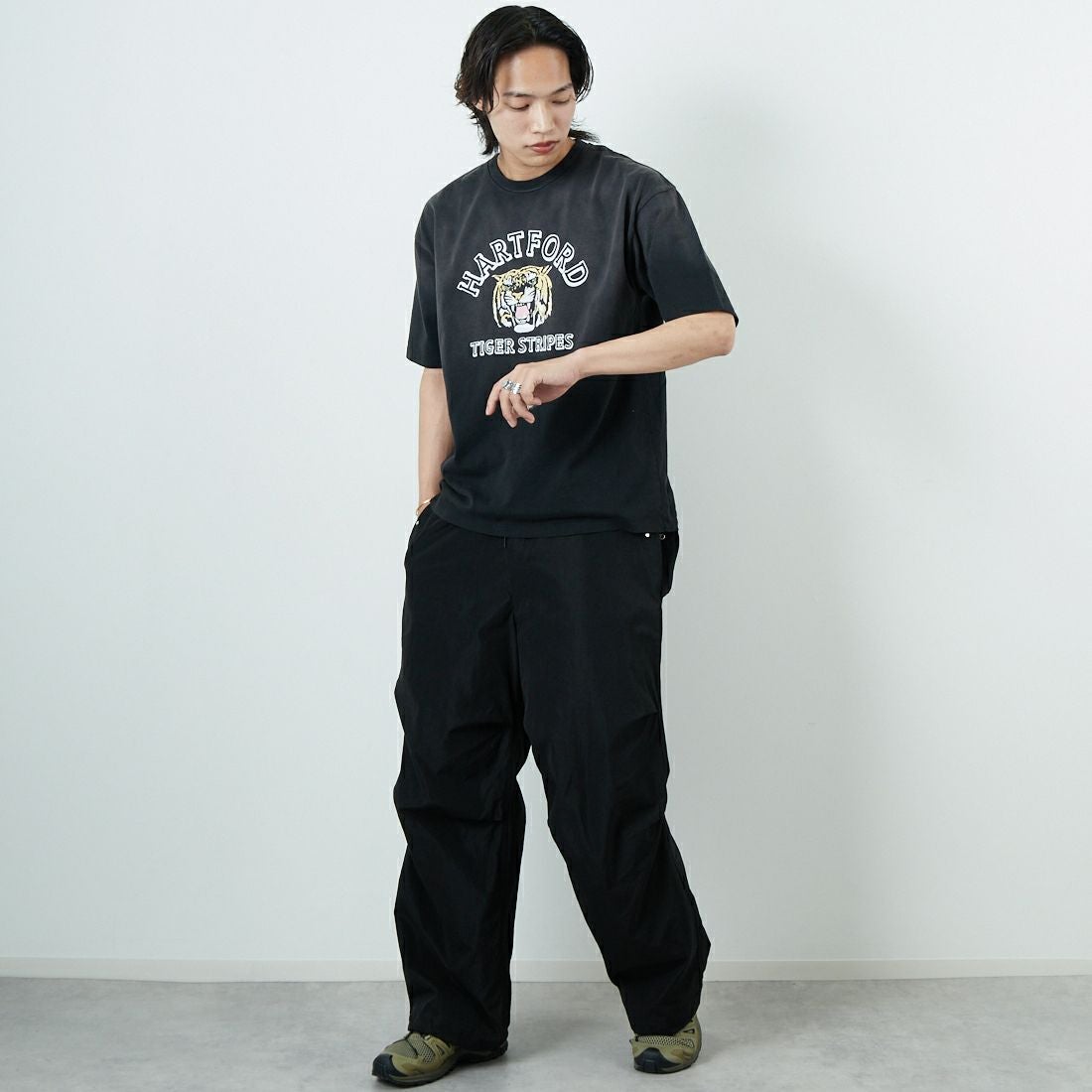 SCREEN STARS [スクリーンスターズ] 別注 サンフェードヴィンテージTシャツ [2522-432IN-JF] C BLACK &&モデル身長：179cm 着用サイズ：M&&