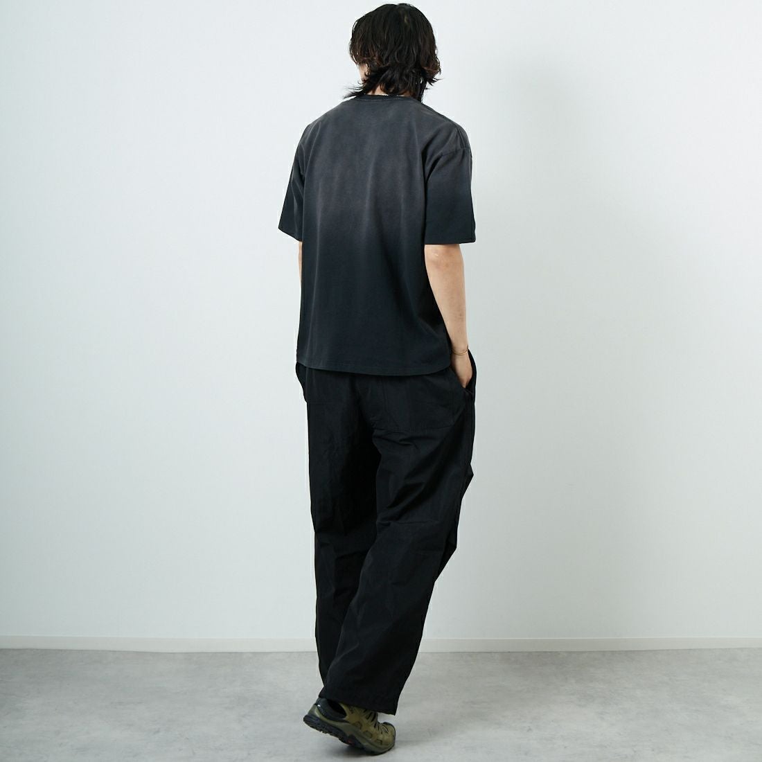 SCREEN STARS [スクリーンスターズ] 別注 サンフェードヴィンテージTシャツ [2522-432IN-JF] C BLACK &&モデル身長：179cm 着用サイズ：M&&