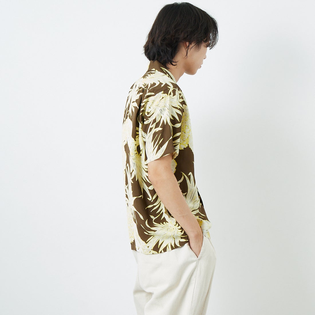 SUN SURF [サンサーフ] レーヨンハワイアンシャツ [SS39413] 138 BROWN&&モデル身長：179cm 着用サイズ：M&&