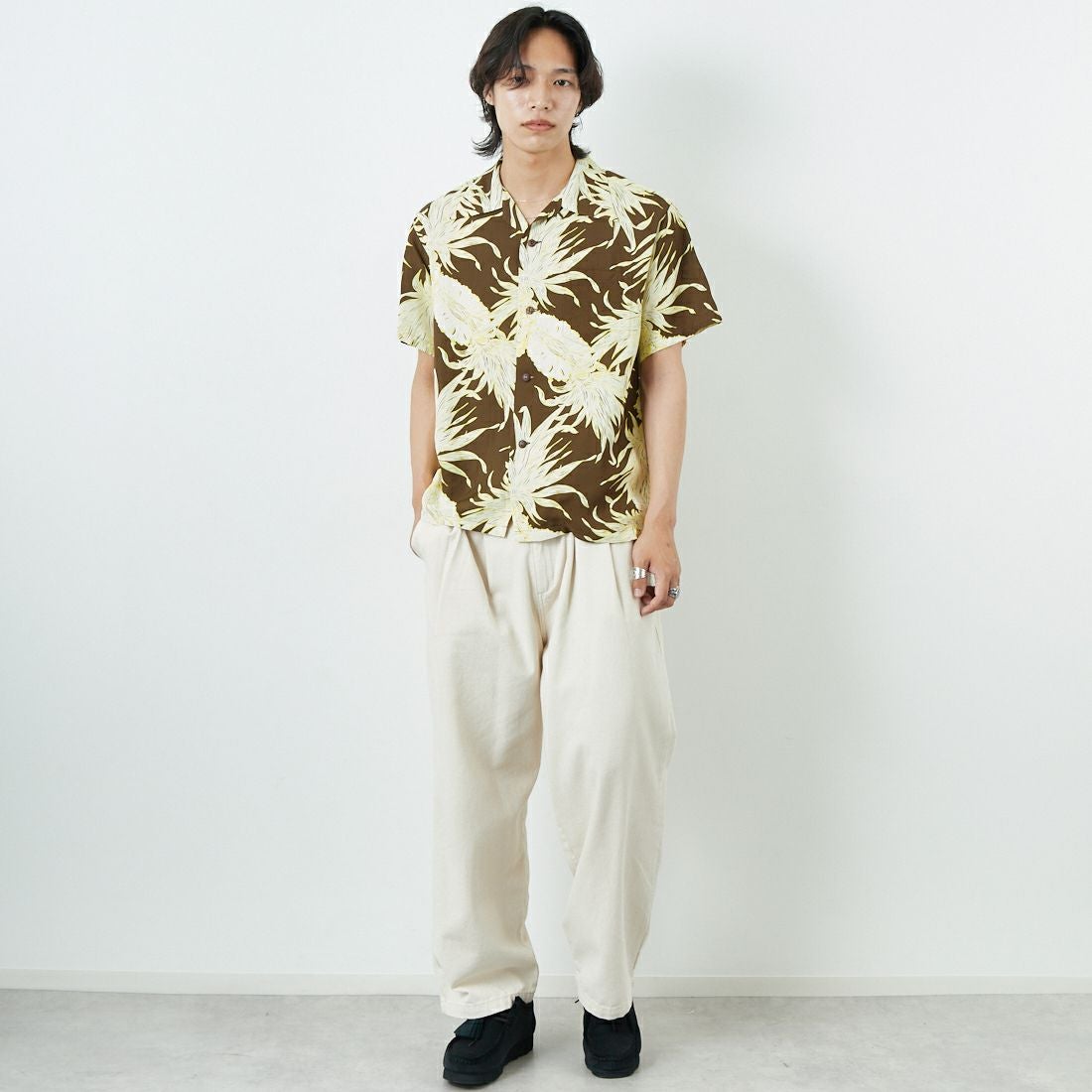SUN SURF [サンサーフ] レーヨンハワイアンシャツ [SS39413] 138 BROWN&&モデル身長：179cm 着用サイズ：M&&