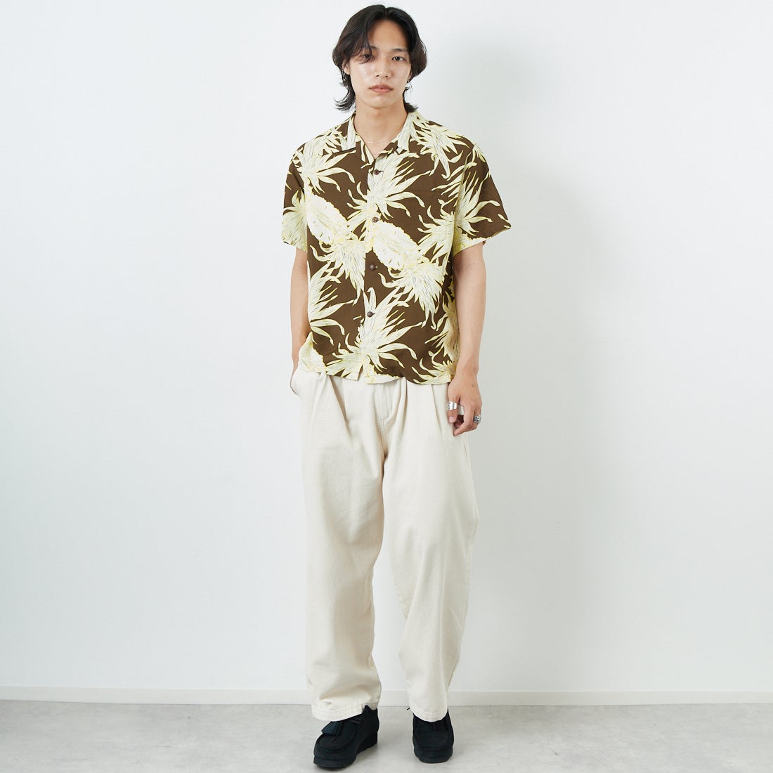 SUN SURF [サンサーフ] レーヨンハワイアンシャツ [SS39413] 138 BROWN&&モデル身長：179cm 着用サイズ：M&&