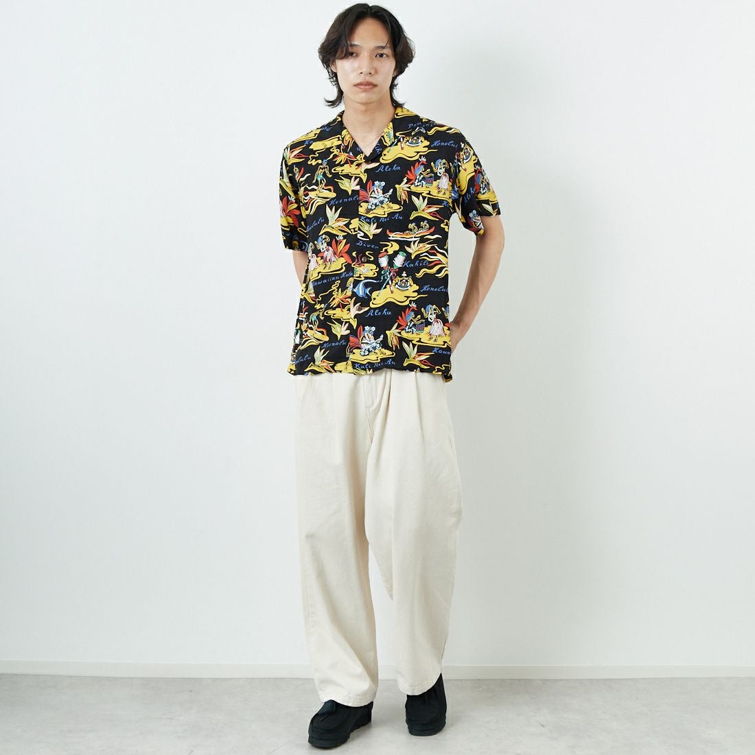 SUN SURF [サンサーフ] レーヨンハワイアンシャツ [SS39411] 119 BLACK &&モデル身長：179cm 着用サイズ：M&&