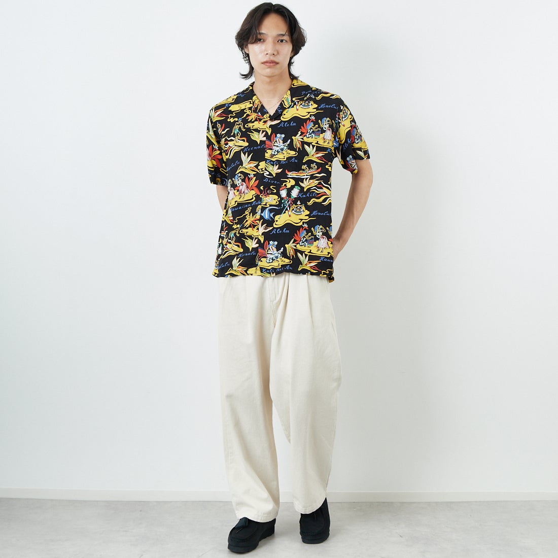 SUN SURF [サンサーフ] レーヨンハワイアンシャツ [SS39411] 119 BLACK &&モデル身長：179cm 着用サイズ：M&&