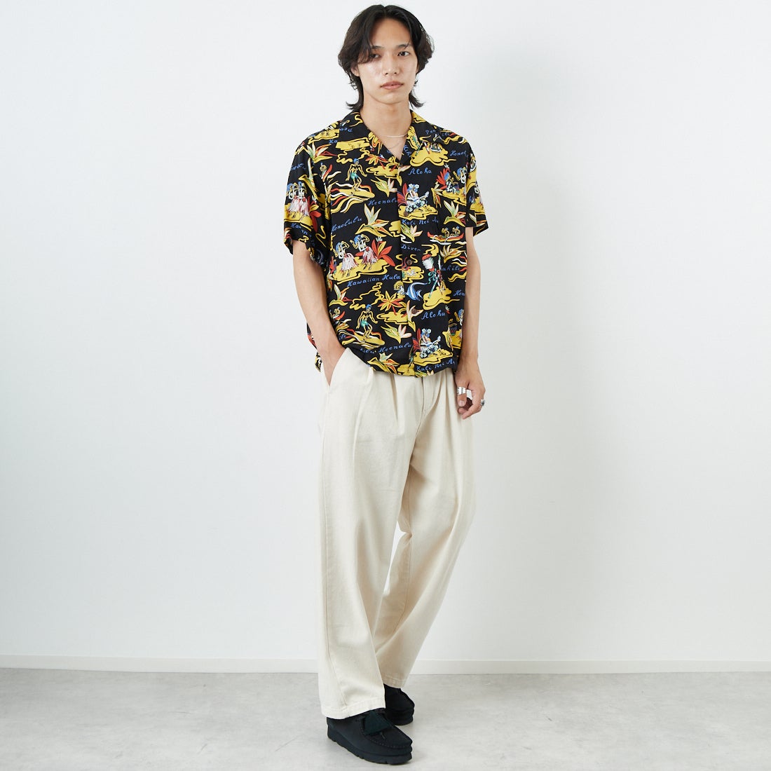 SUN SURF [サンサーフ] レーヨンハワイアンシャツ [SS39411] 119 BLACK &&モデル身長：179cm 着用サイズ：M&&