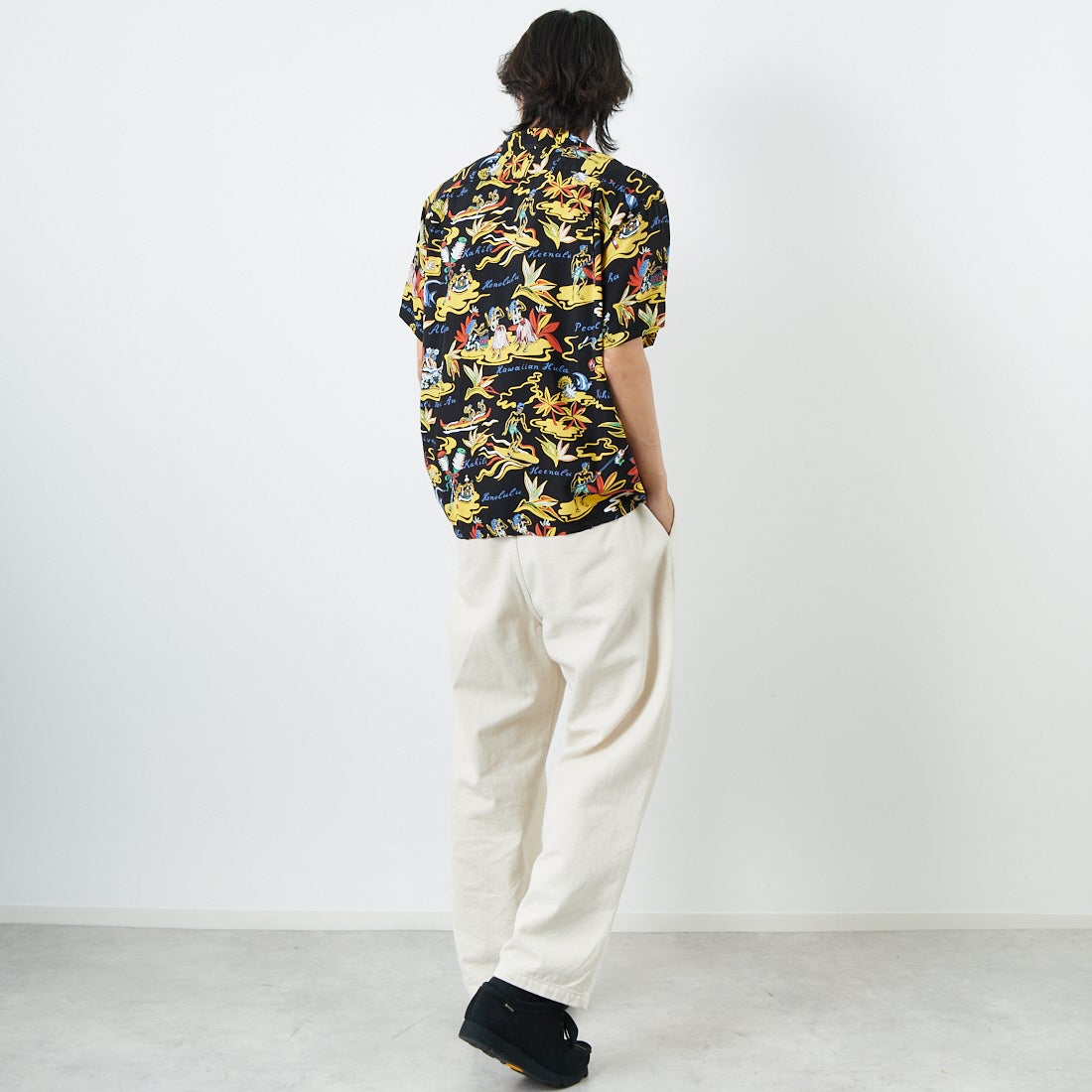 SUN SURF [サンサーフ] レーヨンハワイアンシャツ [SS39411] 119 BLACK &&モデル身長：179cm 着用サイズ：M&&