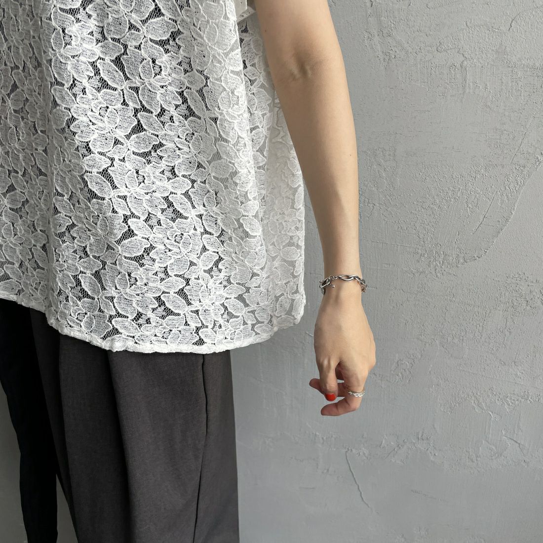 soil [ソイル] チュールレースフレンチスリーブスモック [NSL25052] 9000 WHT &&モデル身長：160cm 着用サイズ：1&&