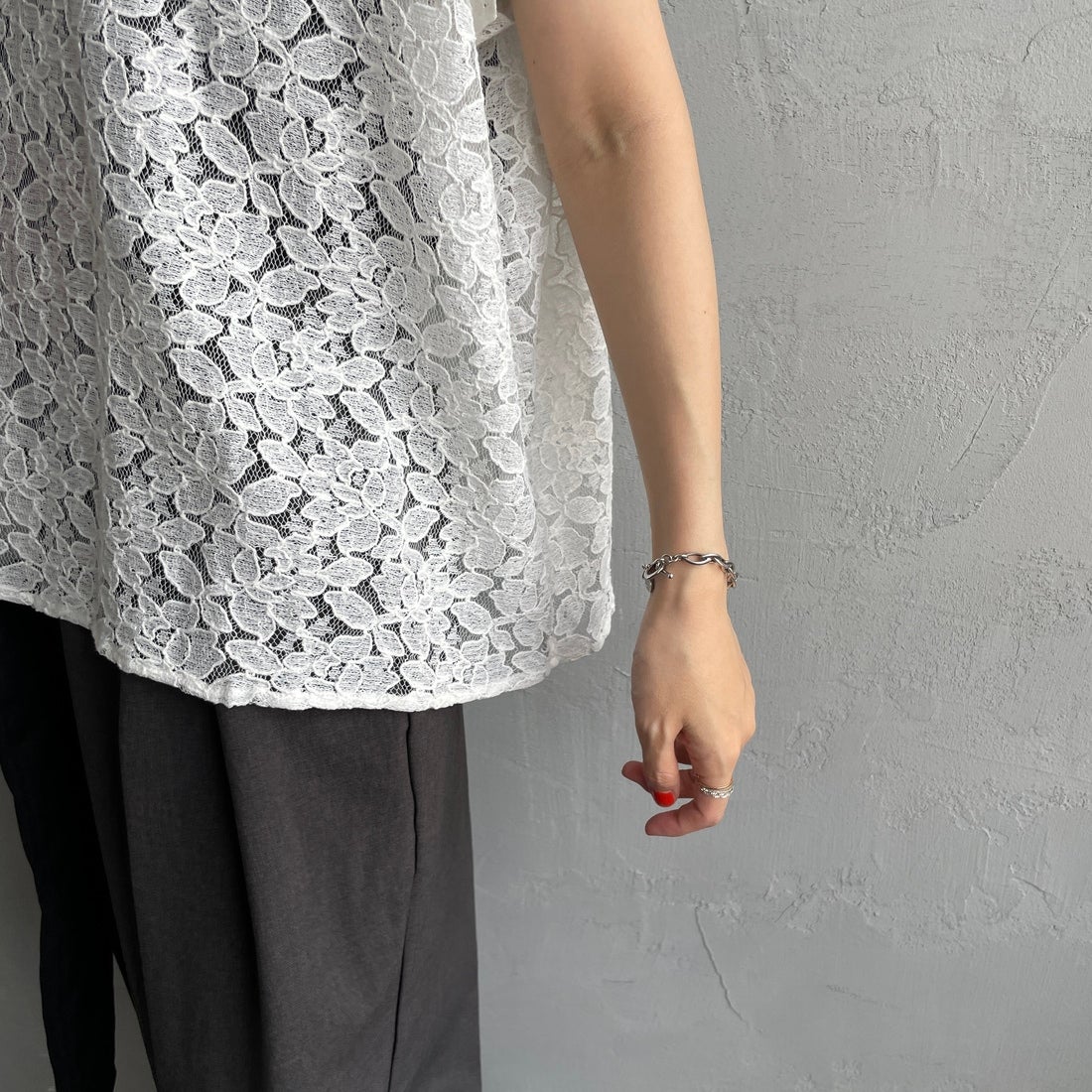 soil [ソイル] チュールレースフレンチスリーブスモック [NSL25052] 9000 WHT &&モデル身長：160cm 着用サイズ：1&&