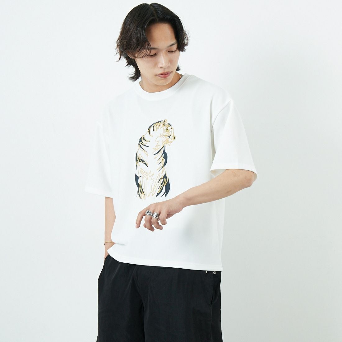 33Degrees [サーティースリーディグリーズ] 梨地刺繍Tシャツ [25140JF] C WHTﾄﾗ &&モデル身長：179cm 着用サイズ：M&&