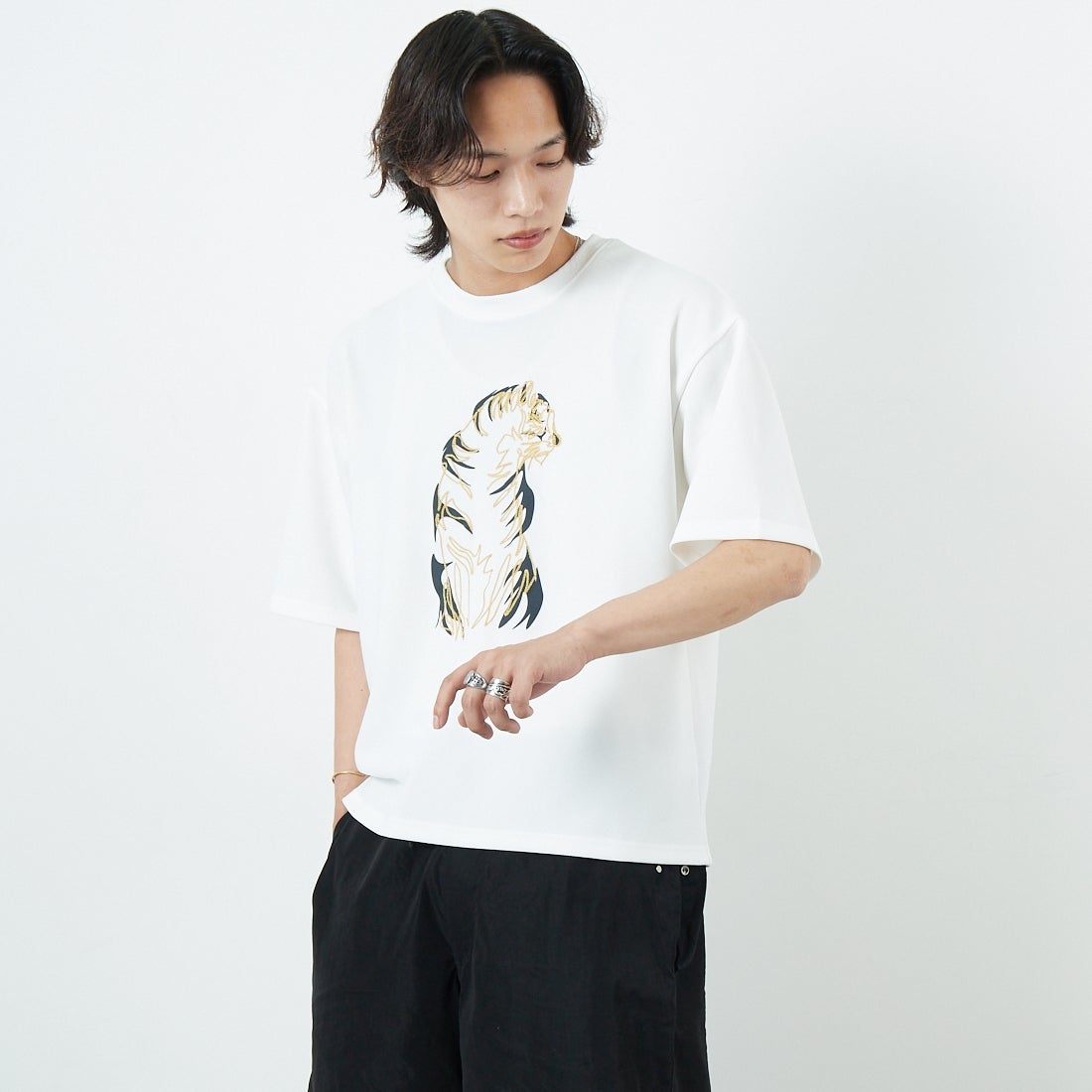 33Degrees [サーティースリーディグリーズ] 梨地刺繍Tシャツ [25140JF] C WHTﾄﾗ &&モデル身長：179cm 着用サイズ：M&&