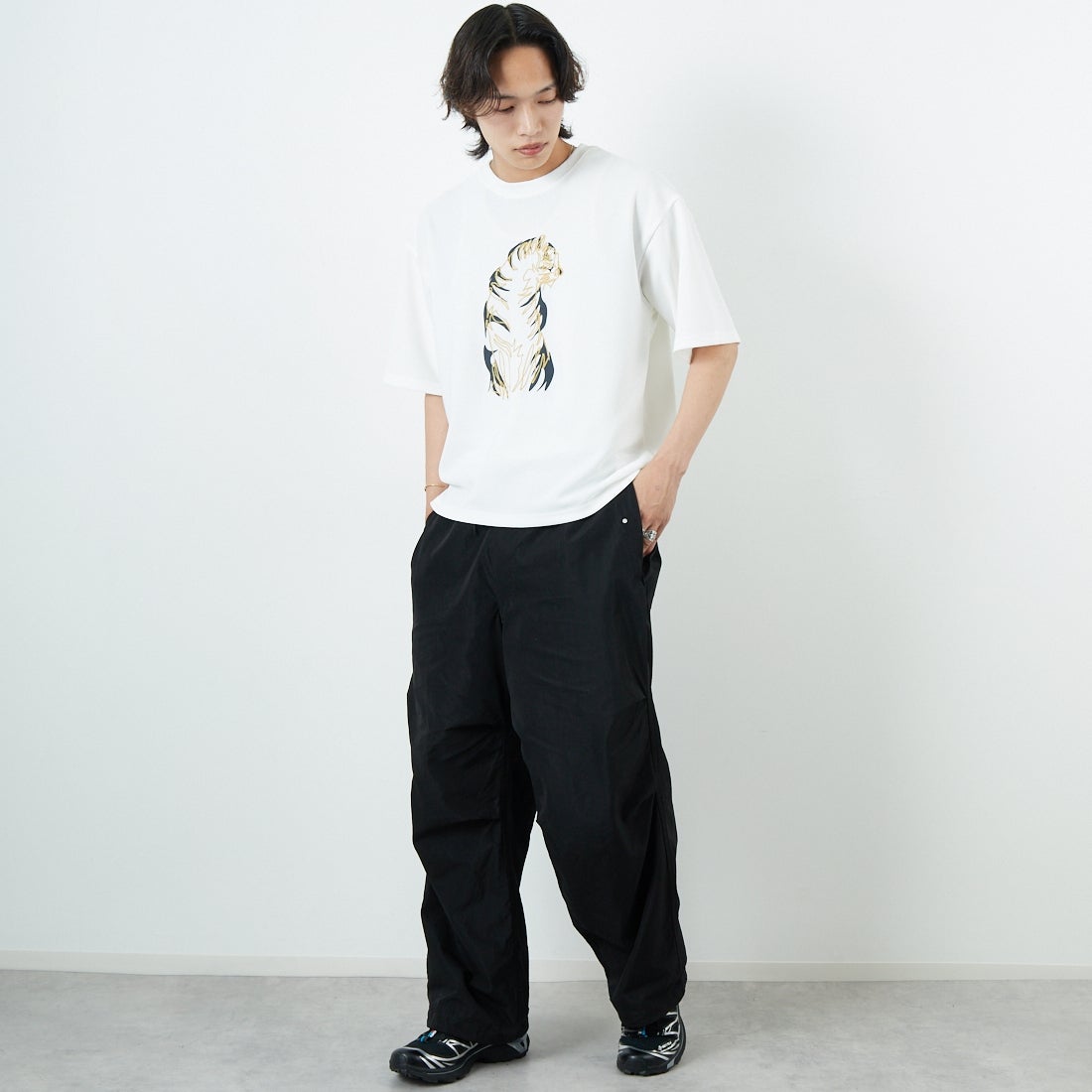 33Degrees [サーティースリーディグリーズ] 梨地刺繍Tシャツ [25140JF] C WHTﾄﾗ &&モデル身長：179cm 着用サイズ：M&&