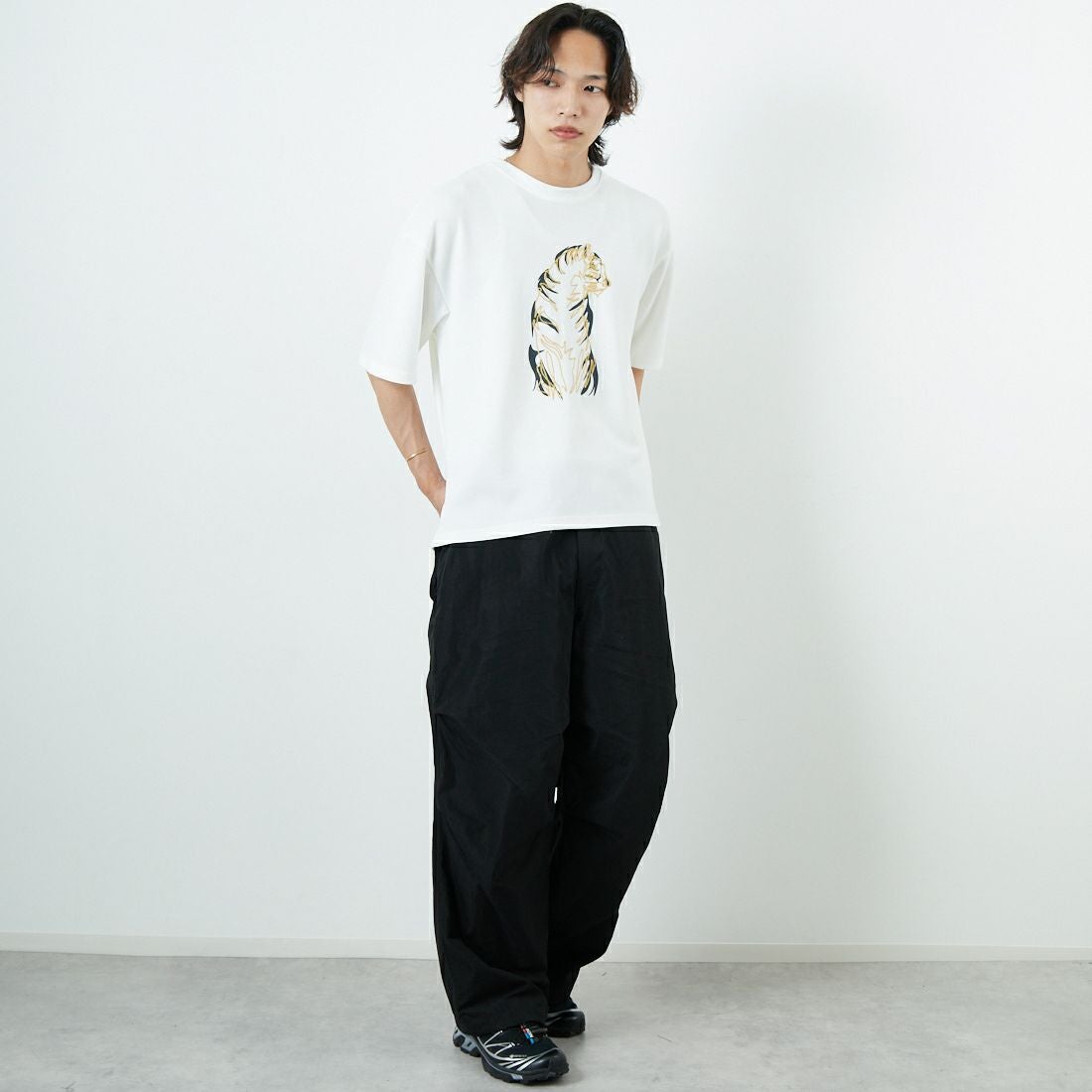 33Degrees [サーティースリーディグリーズ] 梨地刺繍Tシャツ [25140JF] C WHTﾄﾗ &&モデル身長：179cm 着用サイズ：M&&