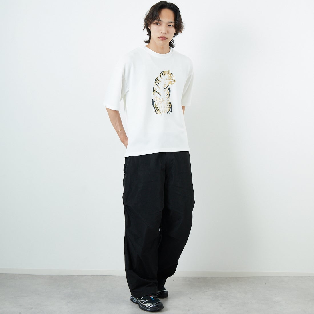 33Degrees [サーティースリーディグリーズ] 梨地刺繍Tシャツ [25140JF] C WHTﾄﾗ &&モデル身長：179cm 着用サイズ：M&&