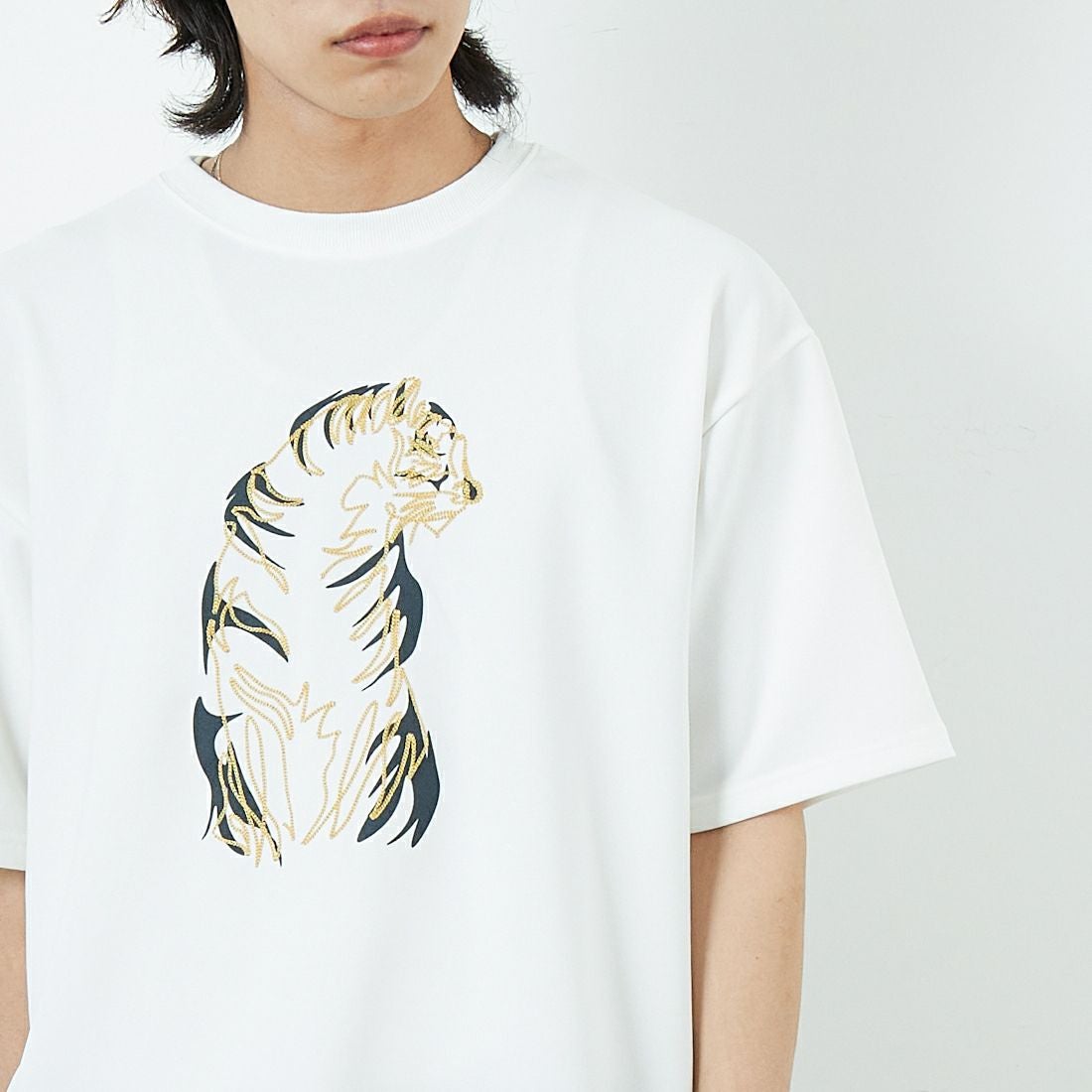 33Degrees [サーティースリーディグリーズ] 梨地刺繍Tシャツ [25140JF] C WHTﾄﾗ &&モデル身長：179cm 着用サイズ：M&&