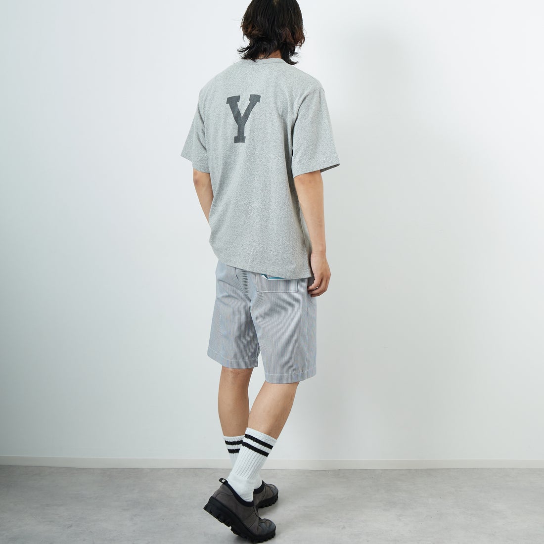 UNIVERSAL OVERALL [ユニバーサルオーバーオール] 別注 シェフショートパンツ [U2511657IN-JF] HICKORY &&モデル身長：179cm 着用サイズ：L&&