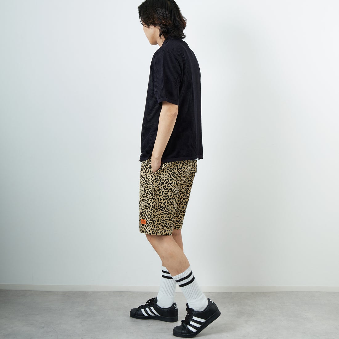 UNIVERSAL OVERALL [ユニバーサルオーバーオール] 別注 シェフショートパンツ [U2511657IN-JF] LEOPARD BE &&モデル身長：179cm 着用サイズ：M&&