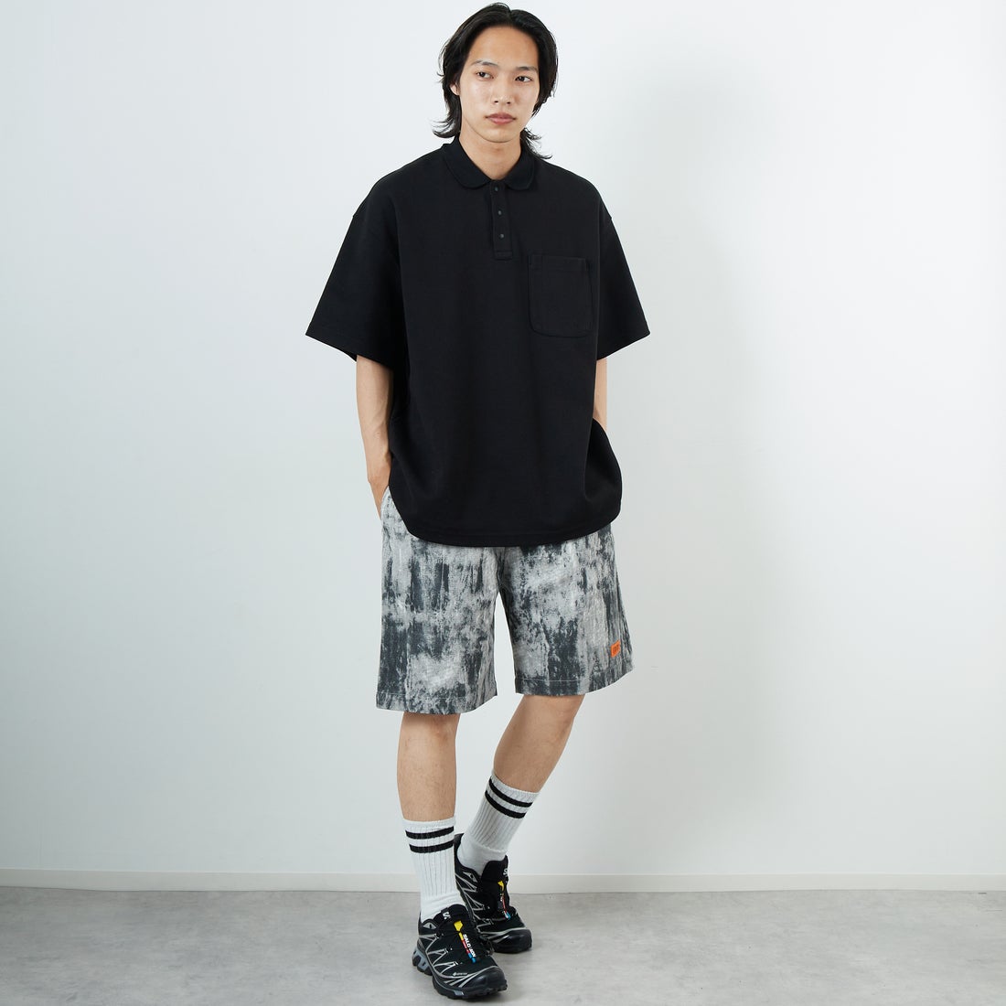 UNIVERSAL OVERALL [ユニバーサルオーバーオール] 別注 シェフショートパンツ [U2511657IN-JF] TYE DYE CA &&モデル身長：179cm 着用サイズ：L&&