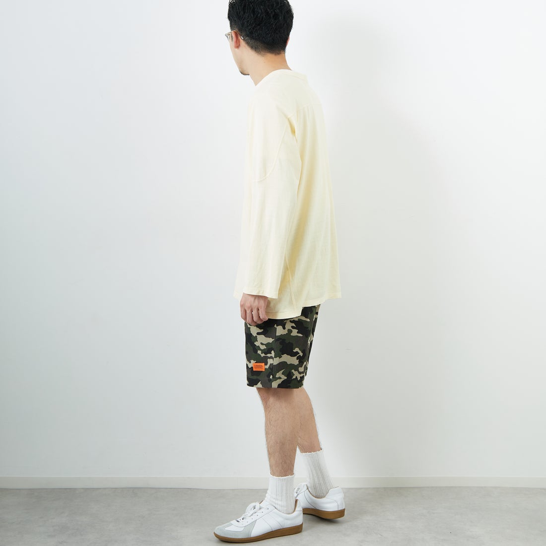 UNIVERSAL OVERALL [ユニバーサルオーバーオール] 別注 シェフショートパンツ [U2511657IN-JF] WOODLAND C &&モデル身長：168cm 着用サイズ：M&&