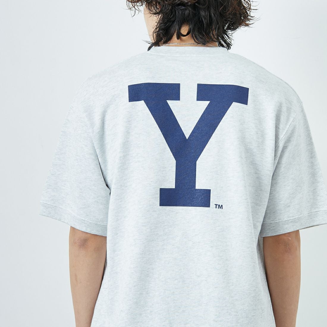 YALE [イェール] 別注 YALE カレッジロゴスウェットTシャツ [YA-01-JF] GRAY &&モデル身長：179cm 着用サイズ：L&&