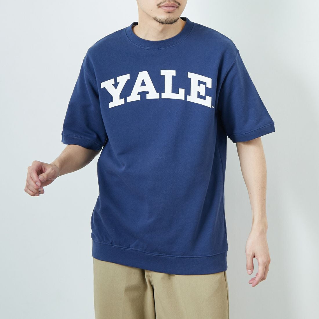 YALE [イェール] 別注 YALE カレッジロゴスウェットTシャツ [YA-01-JF] NAVY &&モデル身長：168cm 着用サイズ：M&&