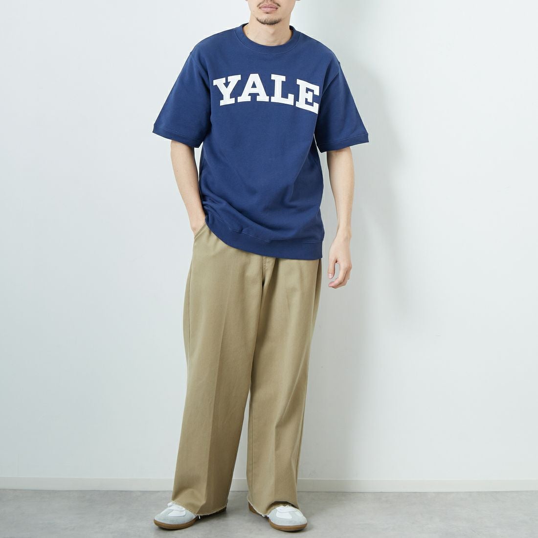 YALE [イェール] 別注 YALE カレッジロゴスウェットTシャツ [YA-01-JF] NAVY &&モデル身長：168cm 着用サイズ：M&&