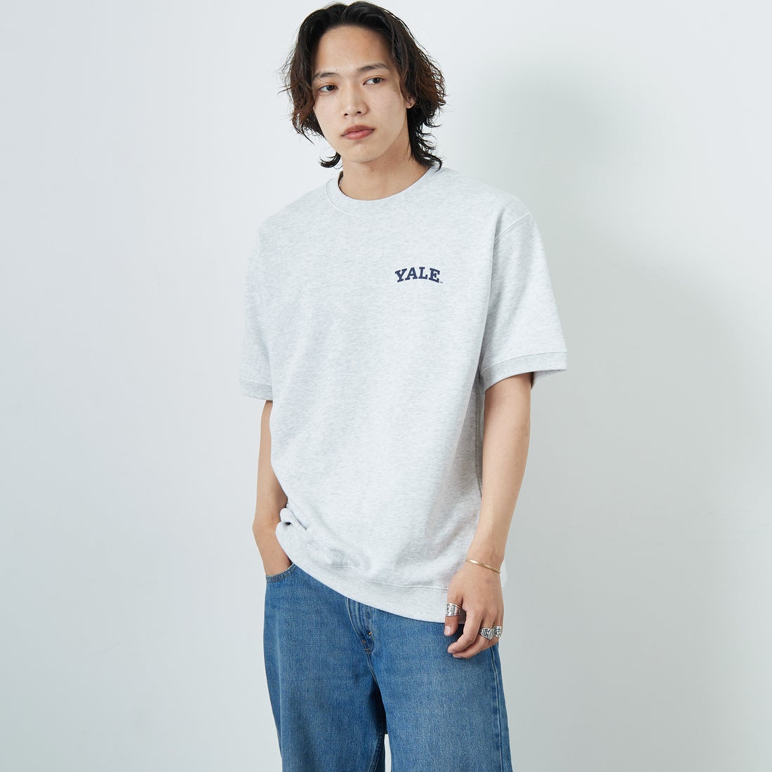 YALE [イェール] 別注 YALEロゴ バックプリントスウェットTシャツ [YA-02-JF] GRAY &&モデル身長：179cm 着用サイズ：L&&