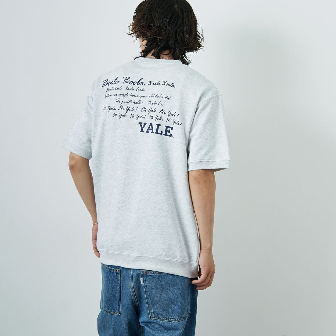 YALE [イェール] 別注 YALEロゴ バックプリントスウェットTシャツ [YA-02-JF] GRAY &&モデル身長：179cm 着用サイズ：L&&
