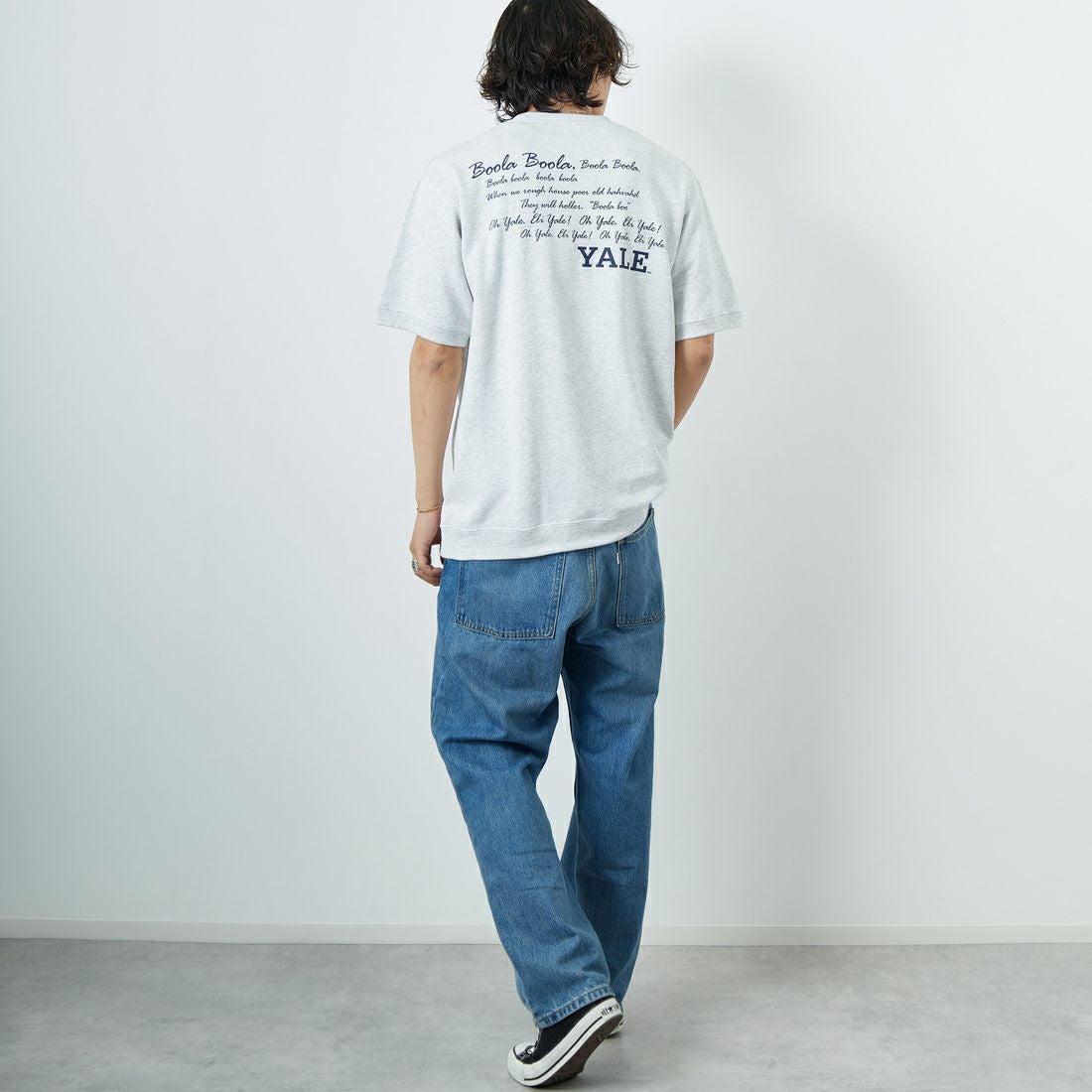 YALE [イェール] 別注 YALEロゴ バックプリントスウェットTシャツ [YA-02-JF] GRAY &&モデル身長：179cm 着用サイズ：L&&