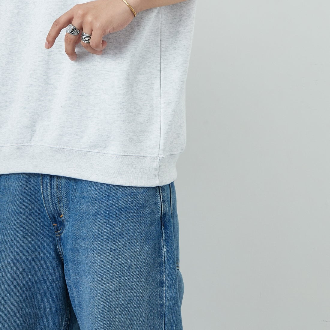 YALE [イェール] 別注 YALEロゴ バックプリントスウェットTシャツ [YA-02-JF] GRAY &&モデル身長：179cm 着用サイズ：L&&