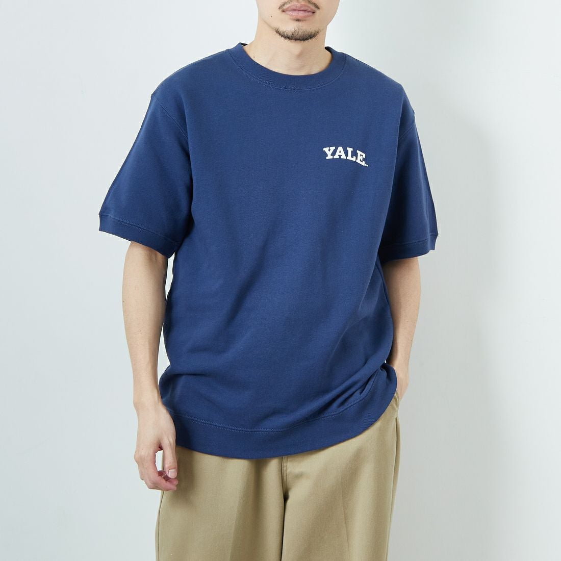 YALE [イェール] 別注 YALEロゴ バックプリントスウェットTシャツ [YA-02-JF] NAVY &&モデル身長：168cm 着用サイズ：M&&