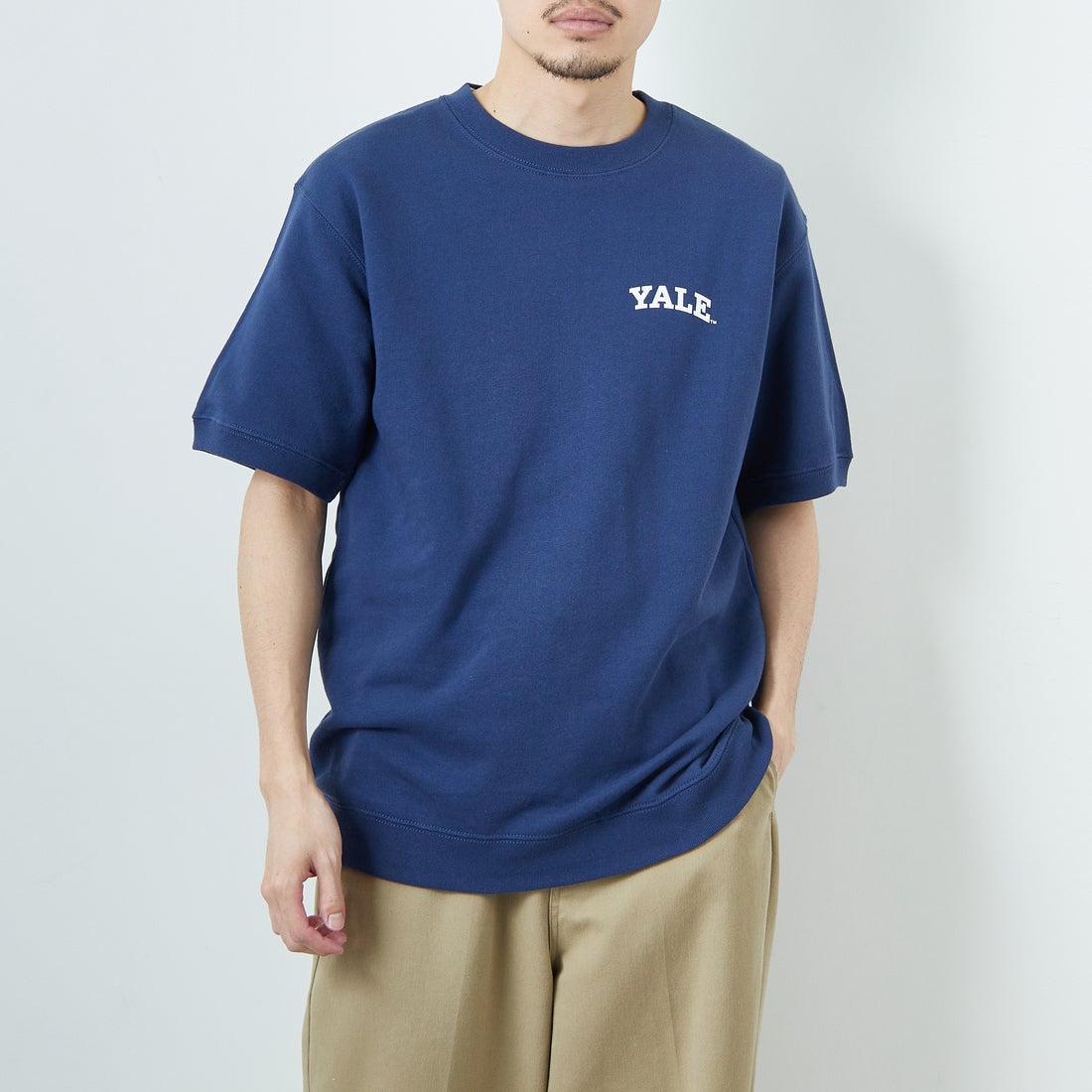 YALE [イェール] 別注 YALEロゴ バックプリントスウェットTシャツ [YA-02-JF] NAVY &&モデル身長：168cm 着用サイズ：M&&