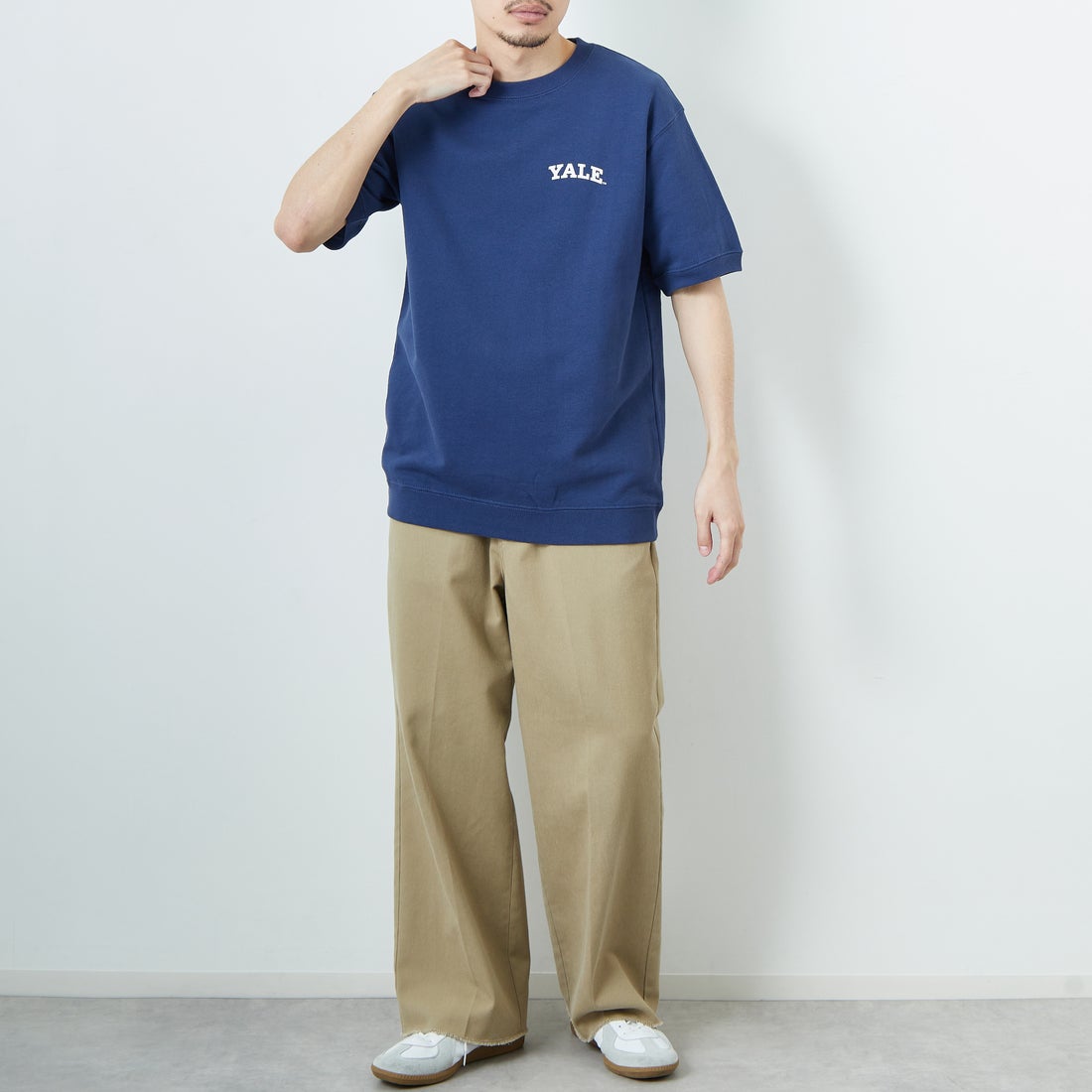 YALE [イェール] 別注 YALEロゴ バックプリントスウェットTシャツ [YA-02-JF] NAVY &&モデル身長：168cm 着用サイズ：M&&