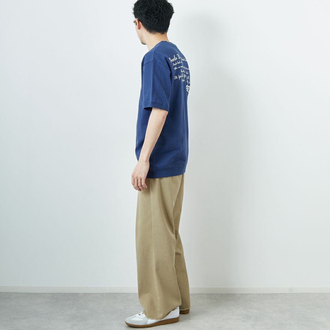YALE [イェール] 別注 YALEロゴ バックプリントスウェットTシャツ [YA-02-JF] NAVY &&モデル身長：168cm 着用サイズ：M&&