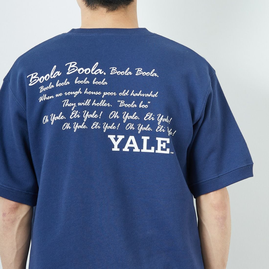 YALE [イェール] 別注 YALEロゴ バックプリントスウェットTシャツ [YA-02-JF] NAVY &&モデル身長：168cm 着用サイズ：M&&
