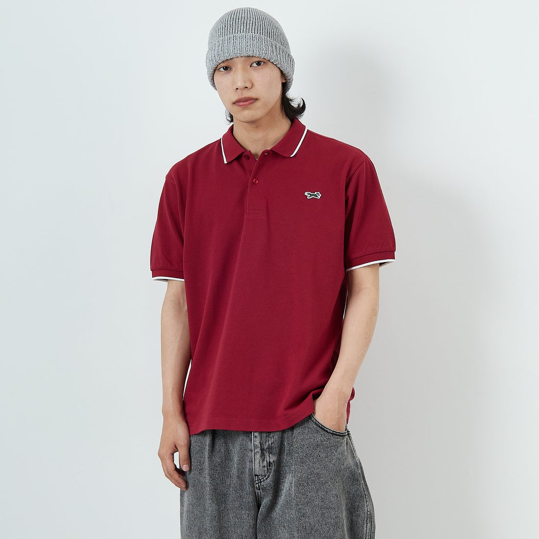 THE FOX [ザフォックス] 別注 ワンポイントロゴ ティップラインポロシャツ [JFU25SS-09-JF] BUR/WHT &&モデル身長：179cm 着用サイズ：XL&&