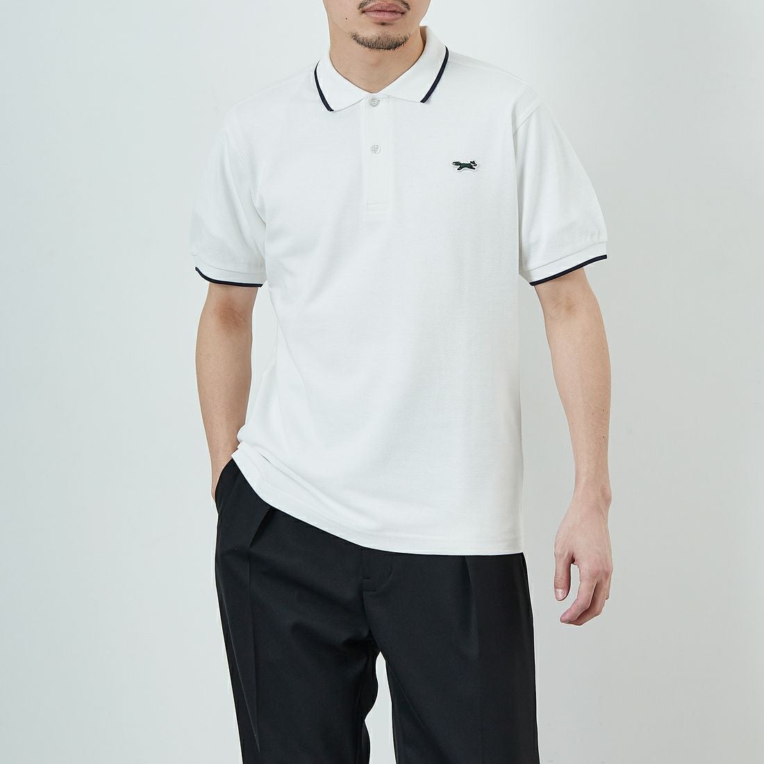 THE FOX [ザフォックス] 別注 ワンポイントロゴ ティップラインポロシャツ [JFU25SS-09-JF] WHT/NVY &&モデル身長：168cm 着用サイズ：M&&