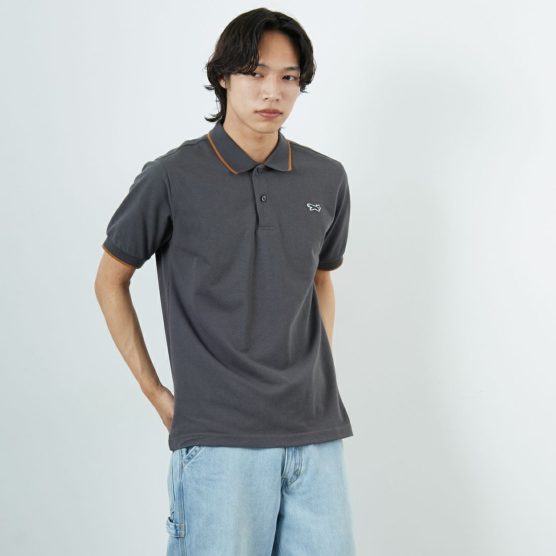 THE FOX [ザフォックス] 別注 ワンポイントロゴ ティップラインポロシャツ [JFU25SS-09-JF] CHAR/CAM &&モデル身長：179cm 着用サイズ：L&&