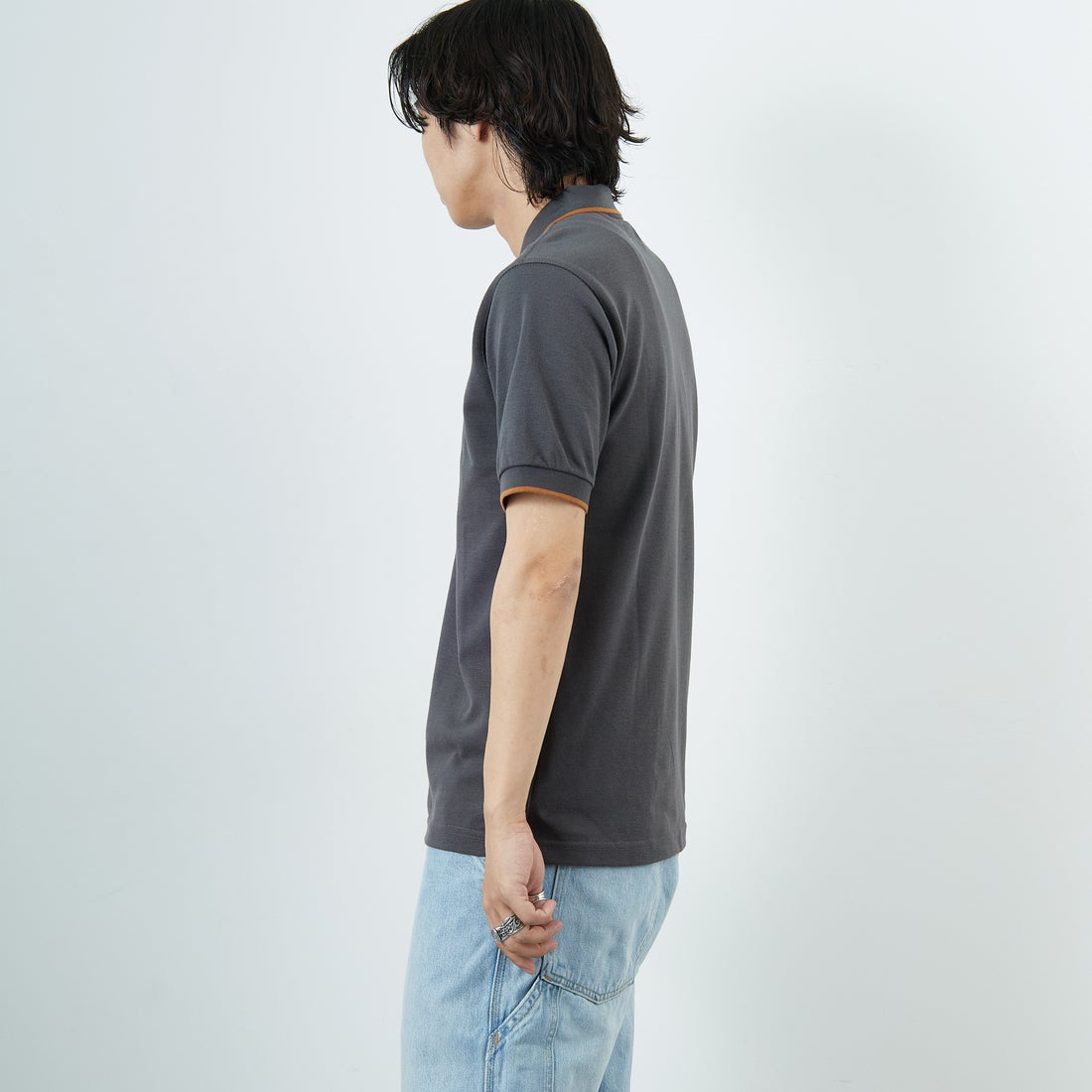 THE FOX [ザフォックス] 別注 ワンポイントロゴ ティップラインポロシャツ [JFU25SS-09-JF] CHAR/CAM &&モデル身長：179cm 着用サイズ：L&&