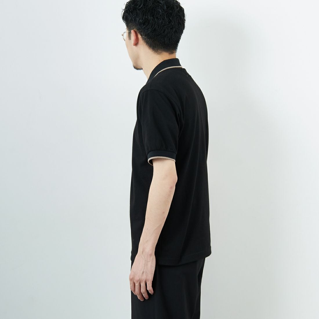 THE FOX [ザフォックス] 別注 ワンポイントロゴ ティップラインポロシャツ [JFU25SS-09-JF] BLK/BEG &&モデル身長：168cm 着用サイズ：M&&