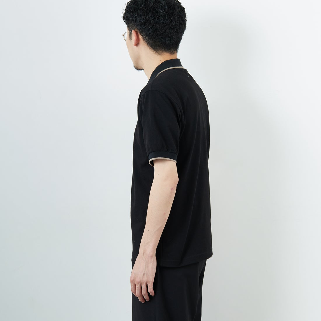 THE FOX [ザフォックス] 別注 ワンポイントロゴ ティップラインポロシャツ [JFU25SS-09-JF] BLK/BEG &&モデル身長：168cm 着用サイズ：M&&
